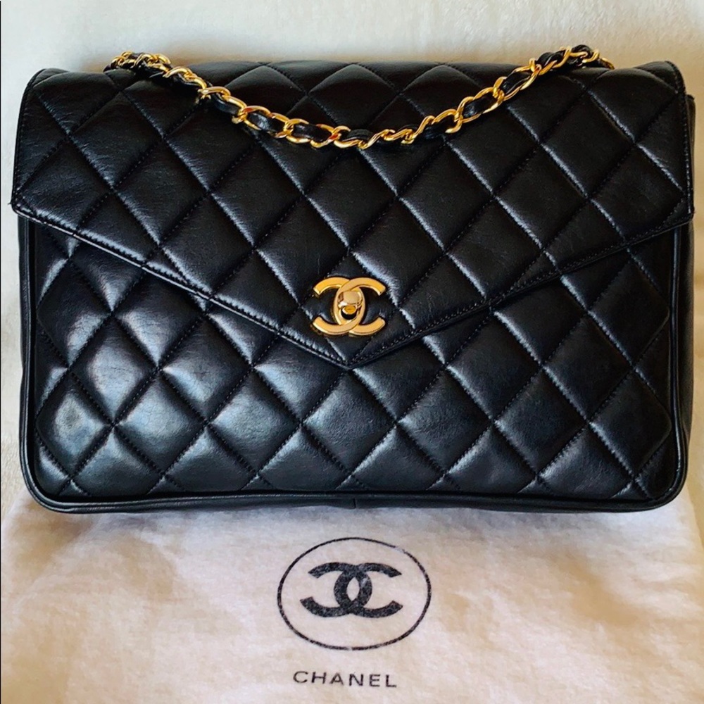 CHANEL Lambskin Quilted Diamond Jumbo Flap Bag
